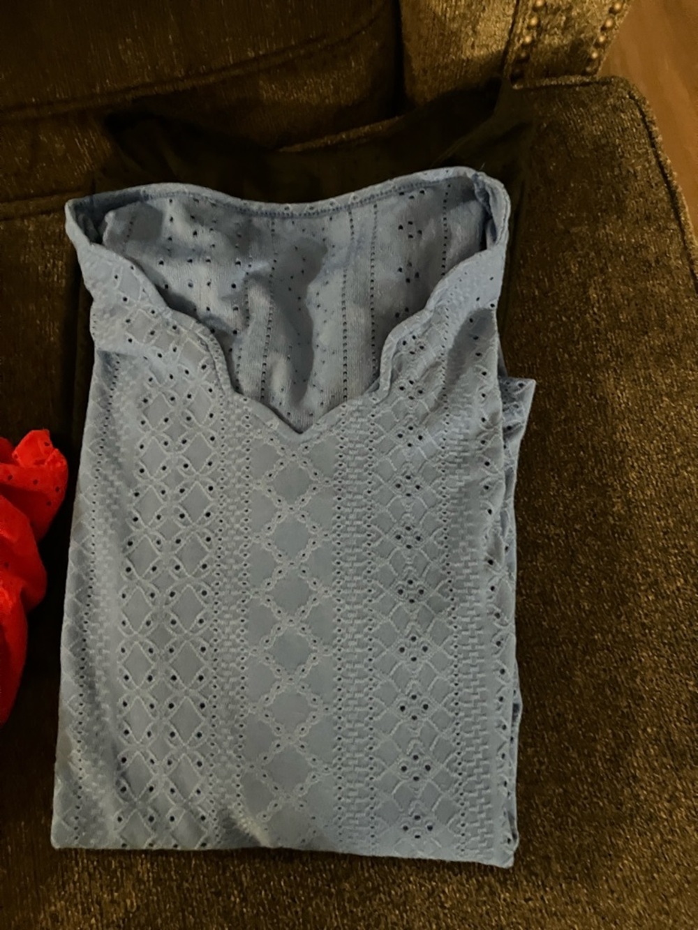 CLOSET CLEANOUT - Picture 2 of 3